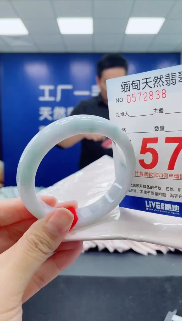 未镶嵌手镯翡翠天然翡翠手镯