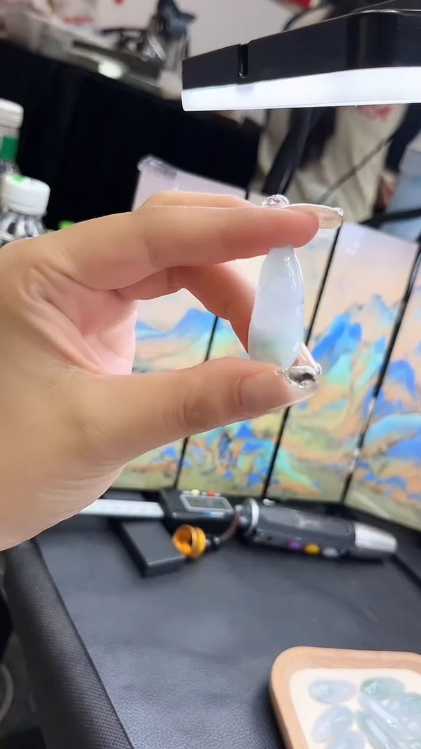 翡翠未镶嵌吊坠(不含链)LFY001多样性发一样