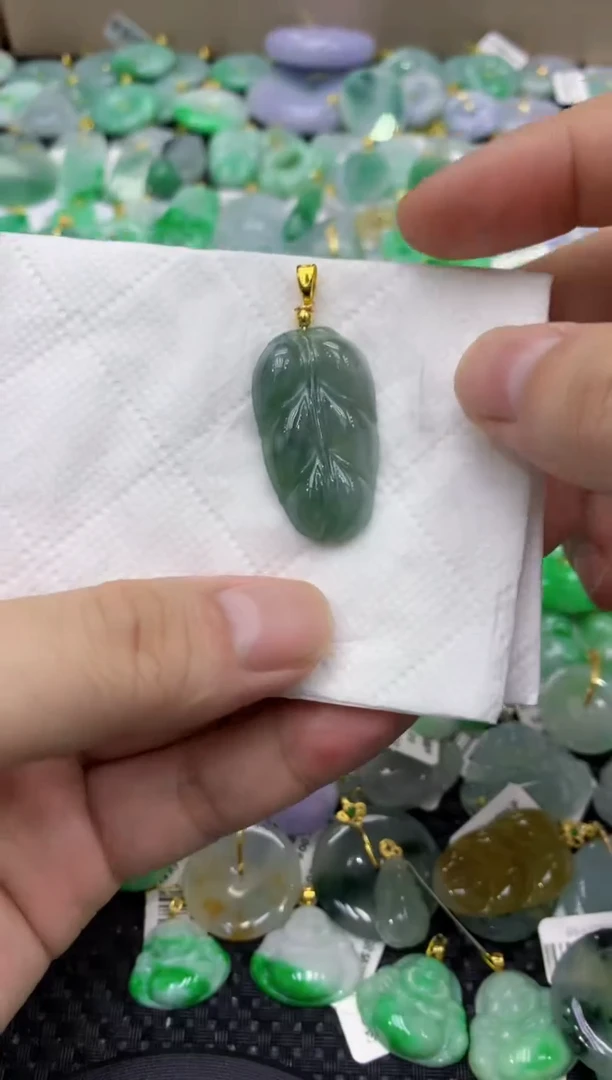 颈饰未镶嵌翡翠天然缅甸翡翠A货