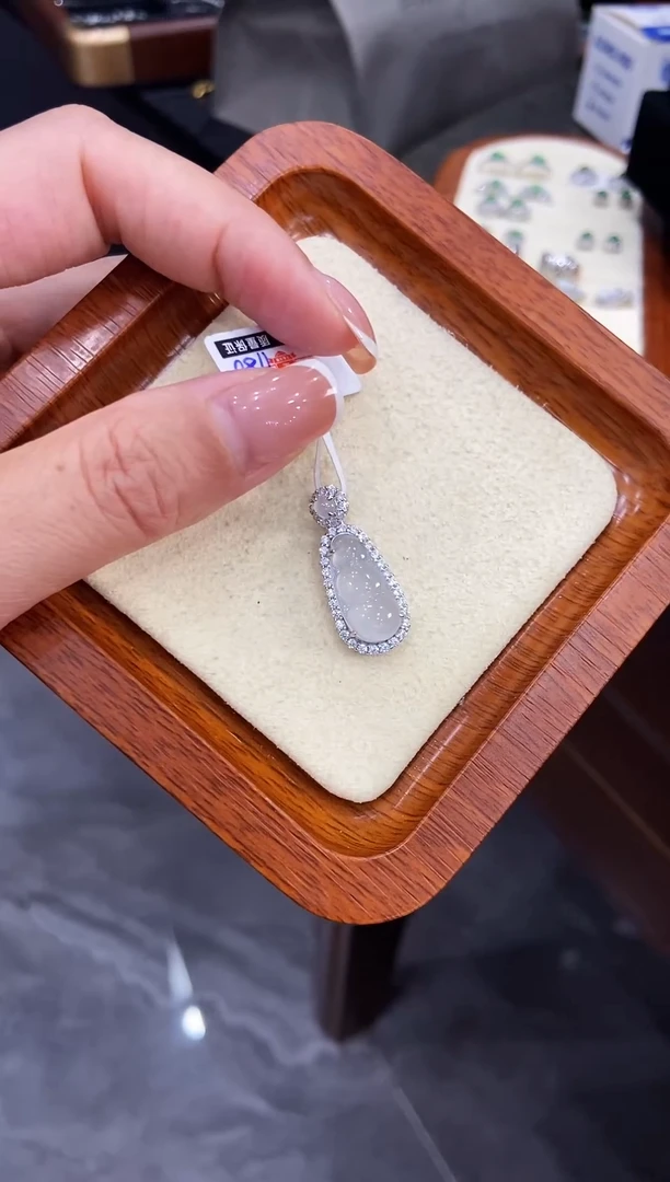 翡翠挂件银S925镶嵌朱*一吊坠