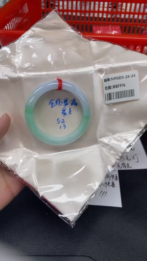 翡翠手镯未镶嵌翡翠手镯