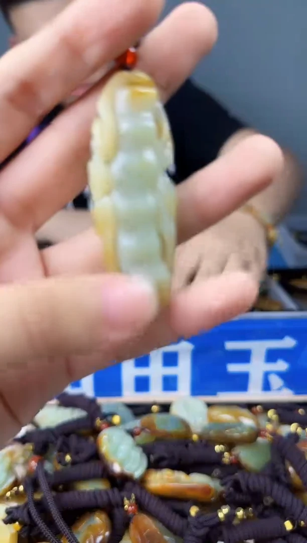 和田玉未镶嵌颈饰1