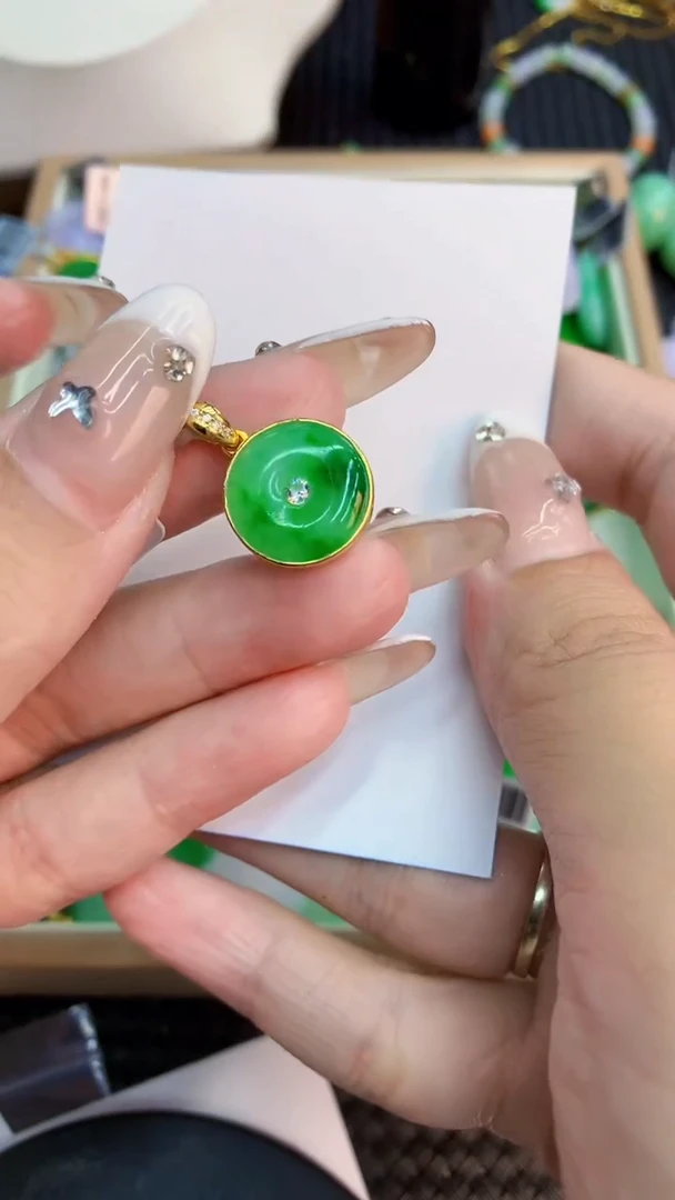 翡翠未镶嵌吊坠(不含链)1