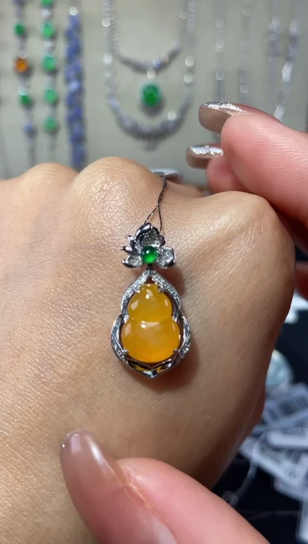 【闪购商品】翡翠颈饰18K金镶嵌吊坠