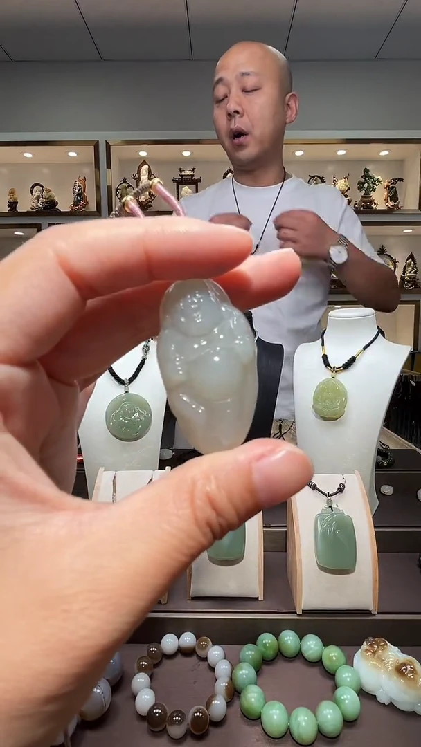 和田玉未镶嵌颈饰苏