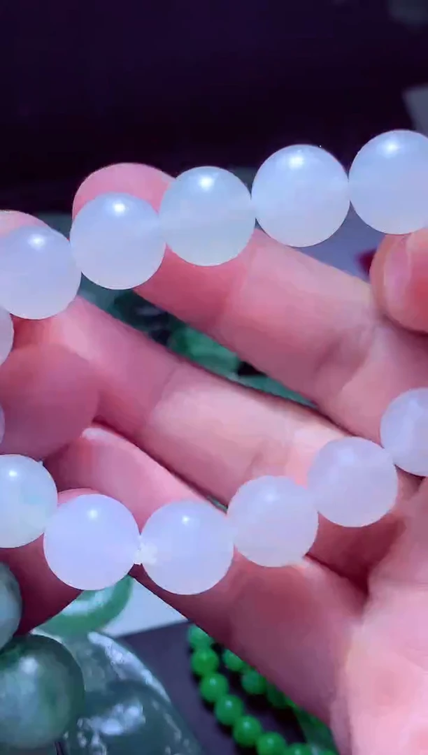 未镶嵌定制翡翠摆***?翡翠毛货定制