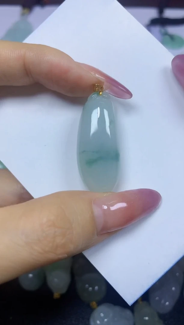 翡翠18K金镶嵌颈饰挂件