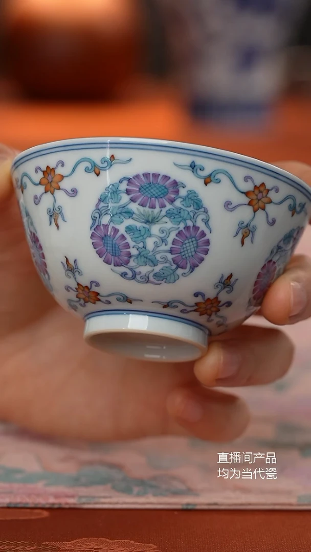 望玉斗彩团菊纹杯