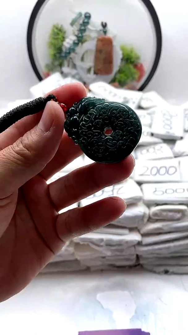 翡翠未镶嵌颈饰扣子2