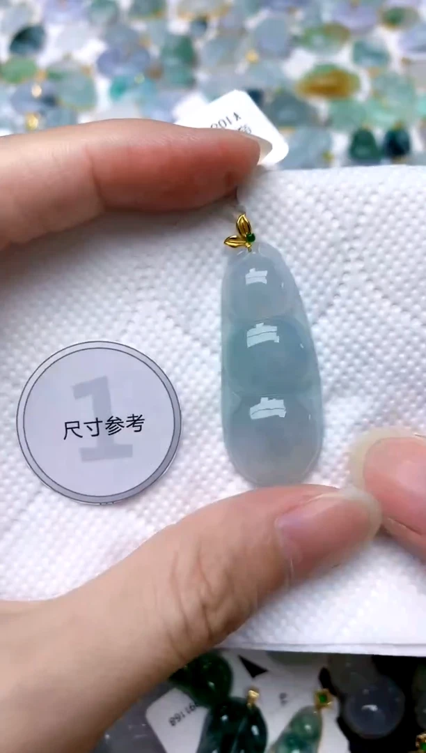 颈饰18K金镶嵌翡翠天然A货翡翠