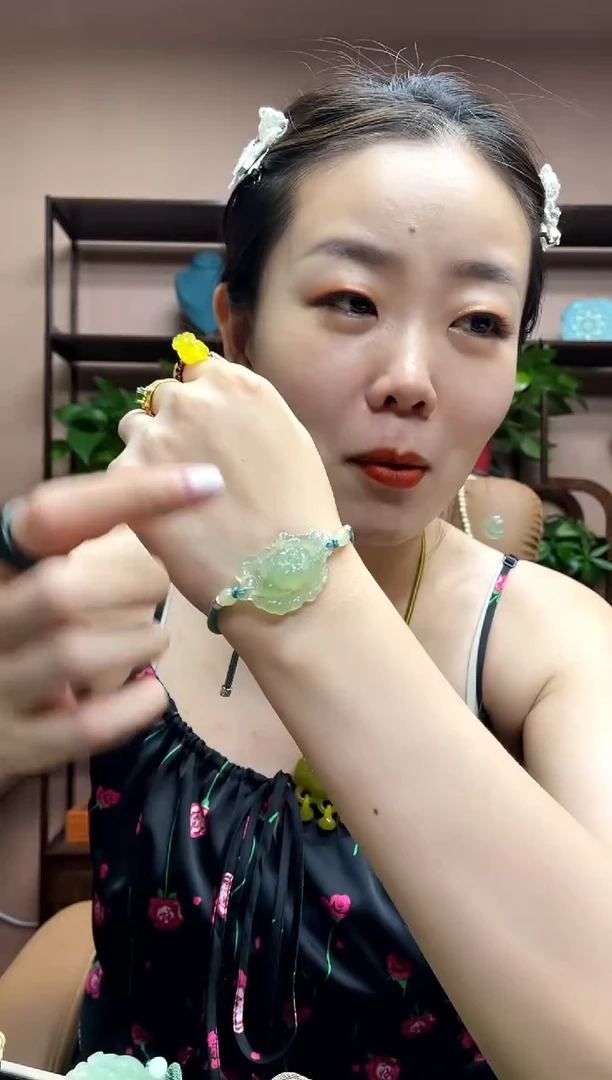 岫玉未镶嵌手牌多样性发货发其中之一