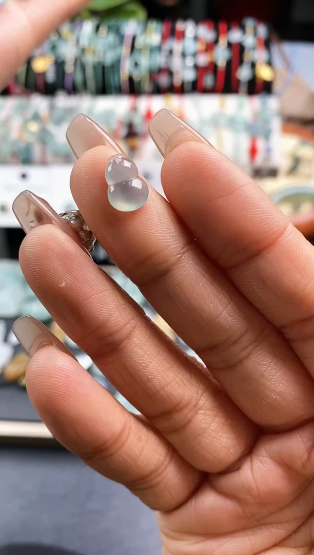 【闪购商品】翡翠裸石葫芦--------------39