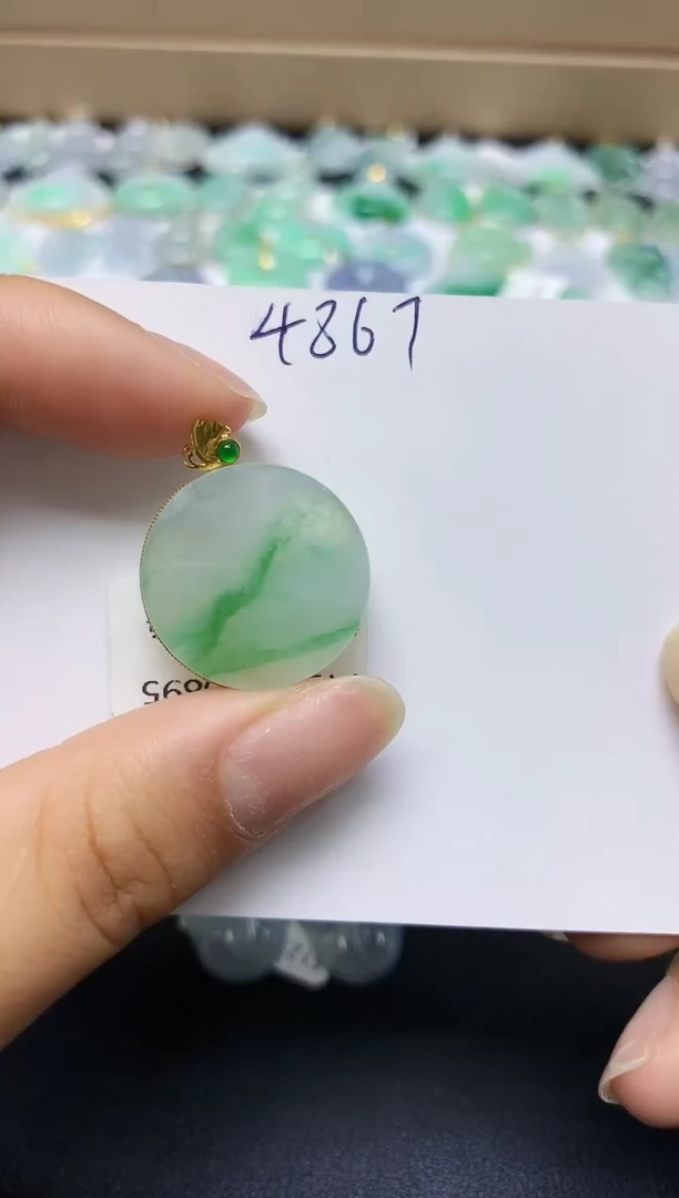翡翠18K金镶嵌颈饰 天然缅甸翡翠A货