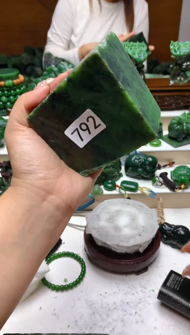 未镶嵌和田玉（碧玉）珠宝半成品1
