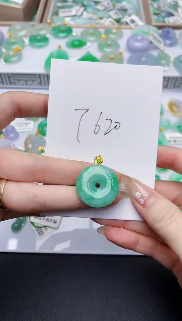 翡翠18K金镶嵌颈饰天然缅甸A货翡翠