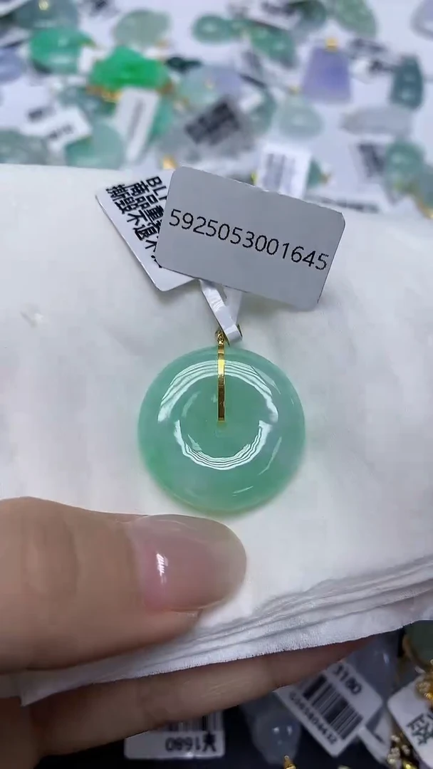 翡翠18K金镶嵌颈饰天然缅甸翡翠A货