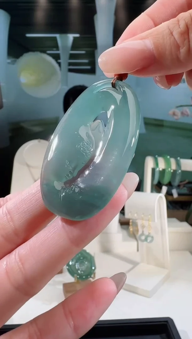 翡翠未镶嵌吊坠(不含链)佛观天下