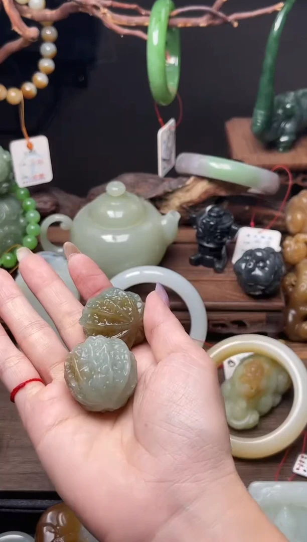和田玉未镶嵌把件吐拉牧场 核桃一对9010990