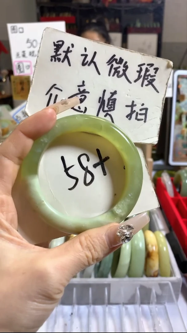 未镶嵌岫玉手镯7