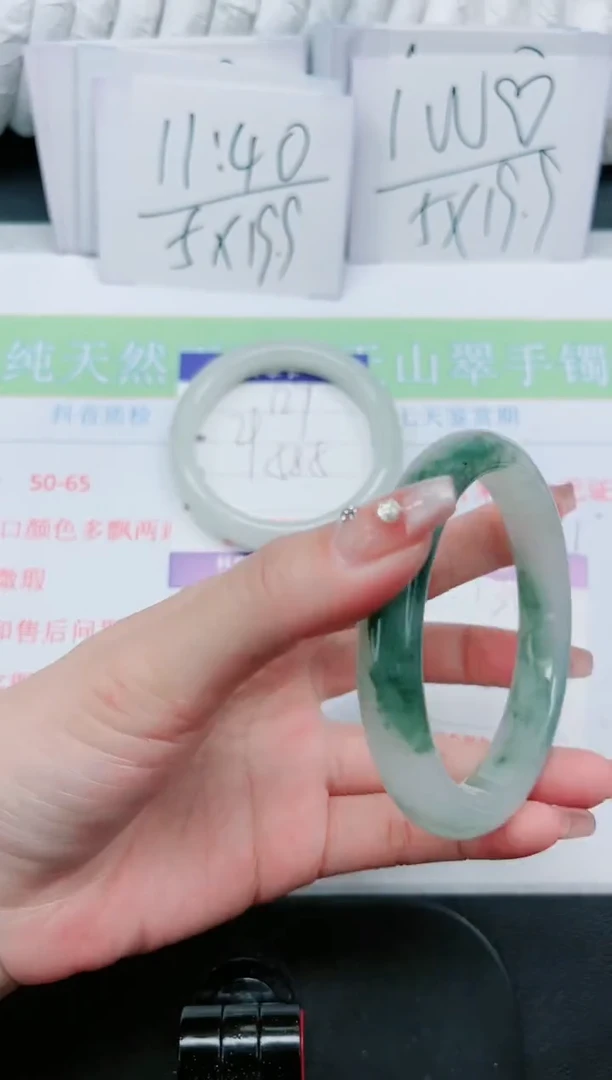 【闪购商品】石英质玉手镯未镶嵌130