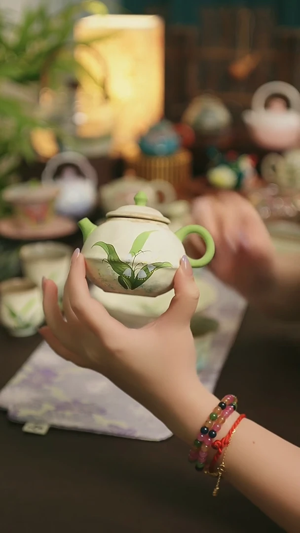 闪购陶瓷茶具 铃兰花核桃壶