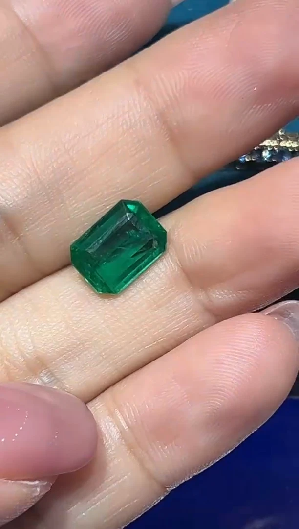 未镶嵌裸石祖母绿定99总 2.55 ct总11400