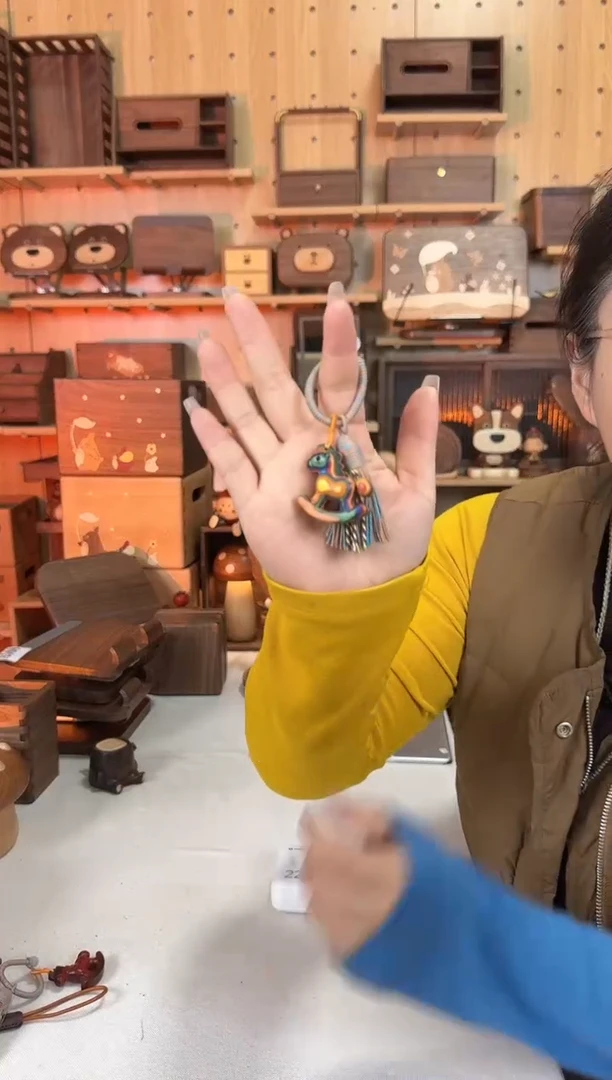 木彩虹木实木小马挂件