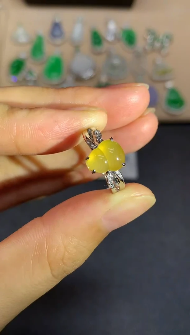 18K金镶嵌戒指翡翠葫芦【无服务费