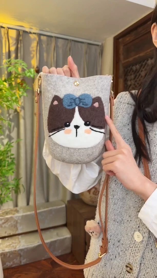 羊毛非遗羊毛毡包 手机包灰猫咪