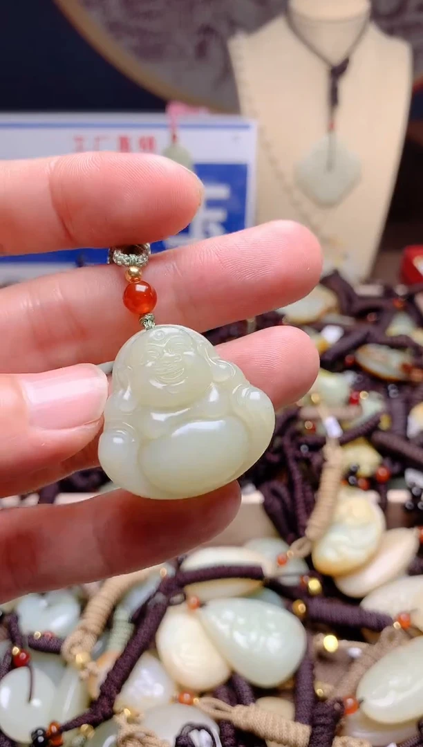 和田玉未镶嵌颈饰1