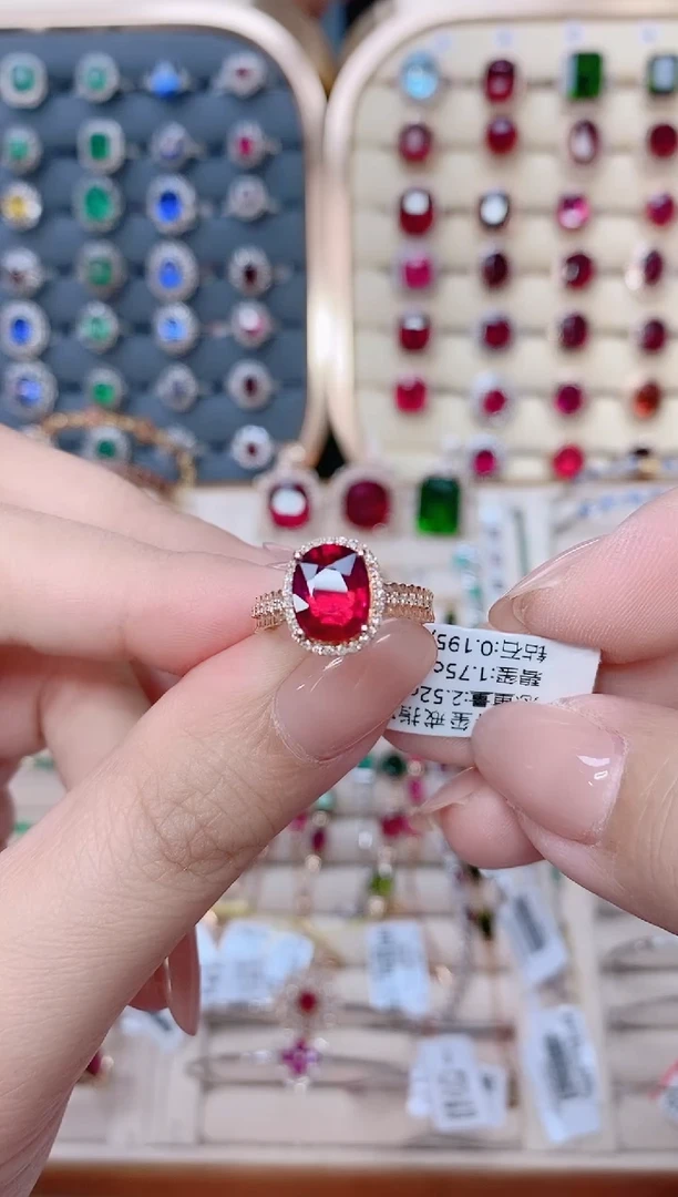 18K金镶嵌碧玺戒指碧玺1.75CT