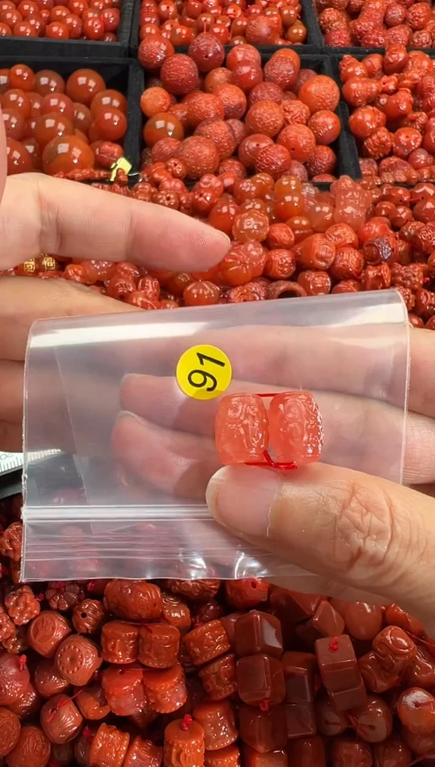 南红玛瑙未镶嵌颈饰1