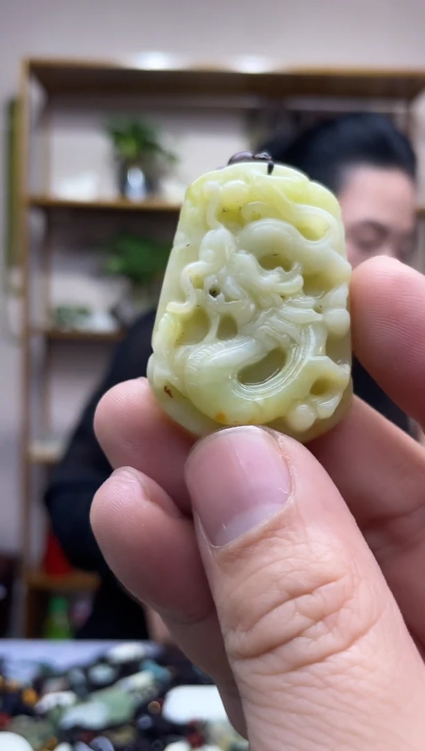 未镶嵌岫玉吊坠`