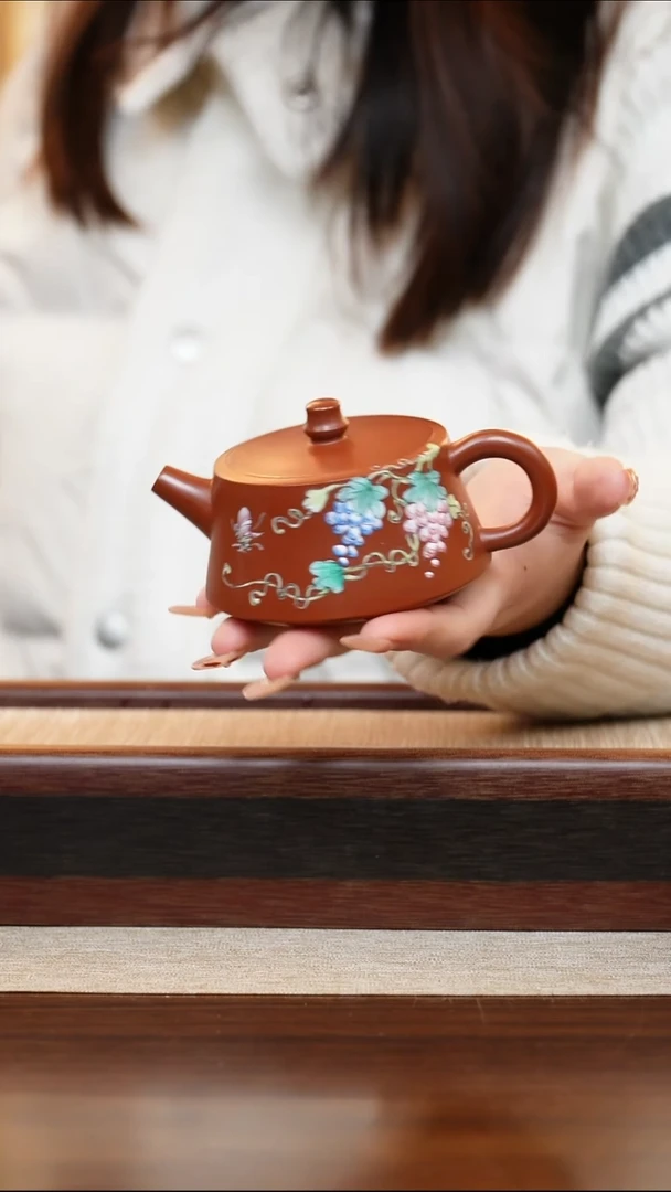 朱泥点彩葡萄柱础130cc宜兴手工紫砂壶