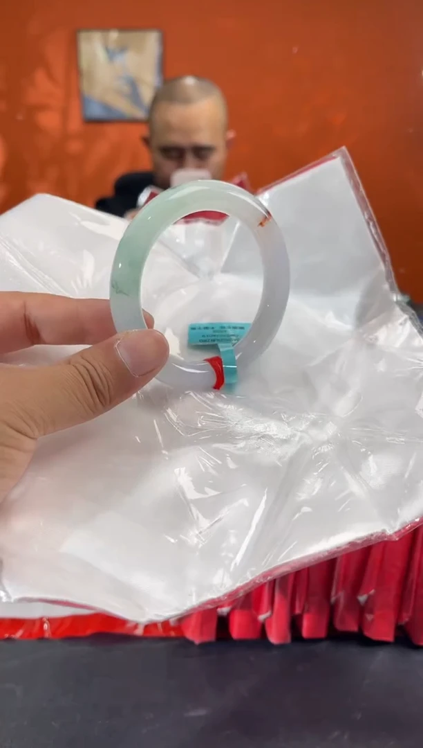 未镶嵌手镯翡翠4        圈口55