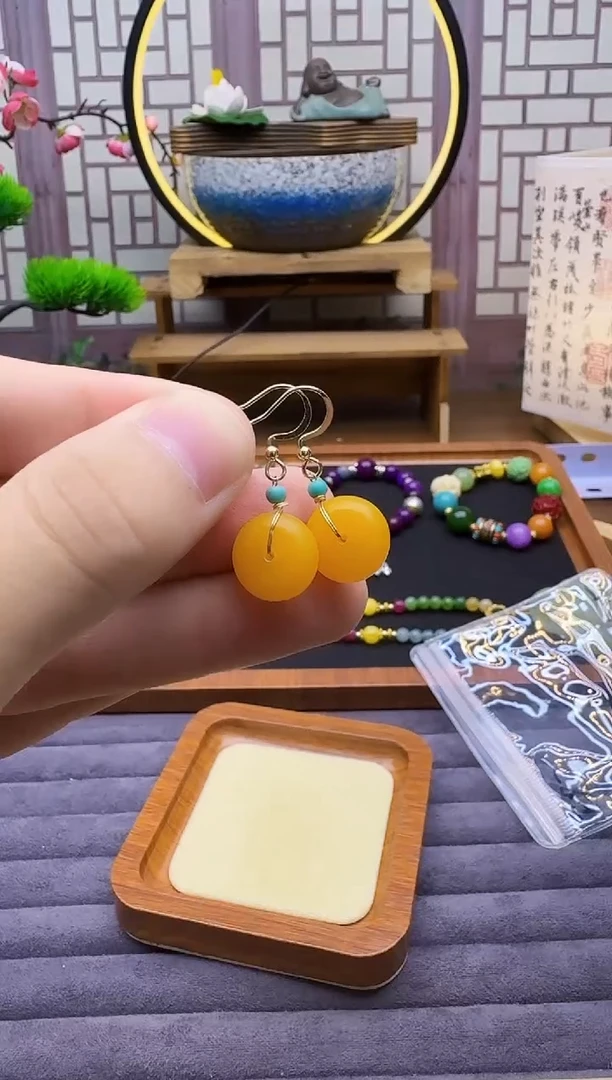 14K金镶嵌蜜蜡耳饰E82