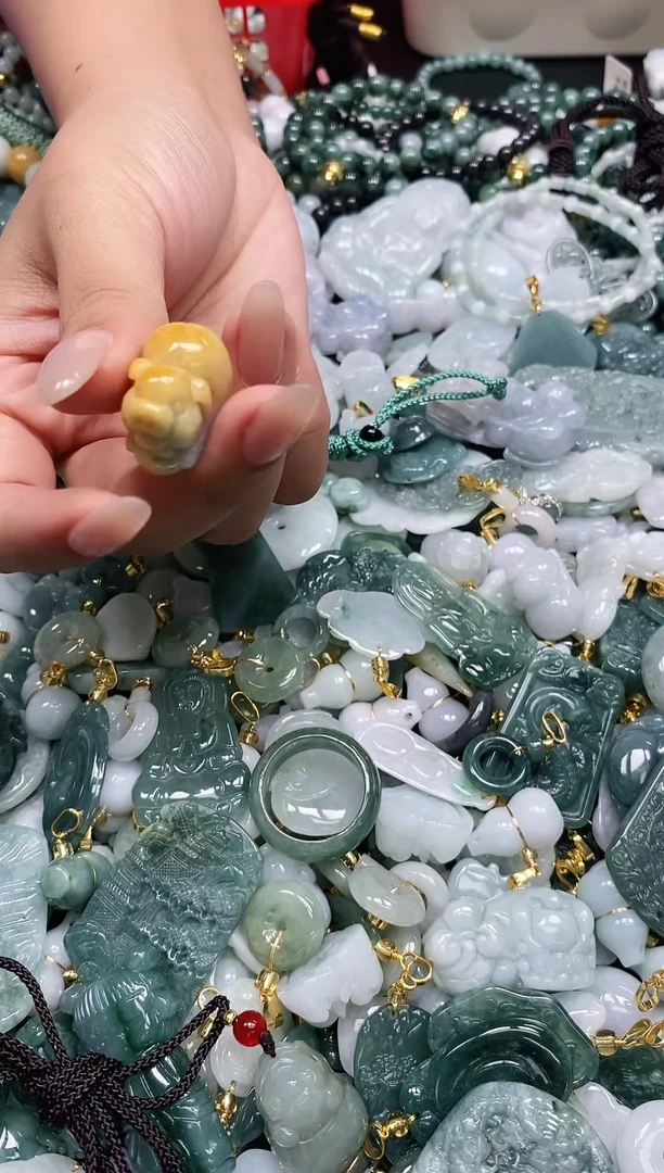 翡翠未镶嵌吊坠(不含链)3830