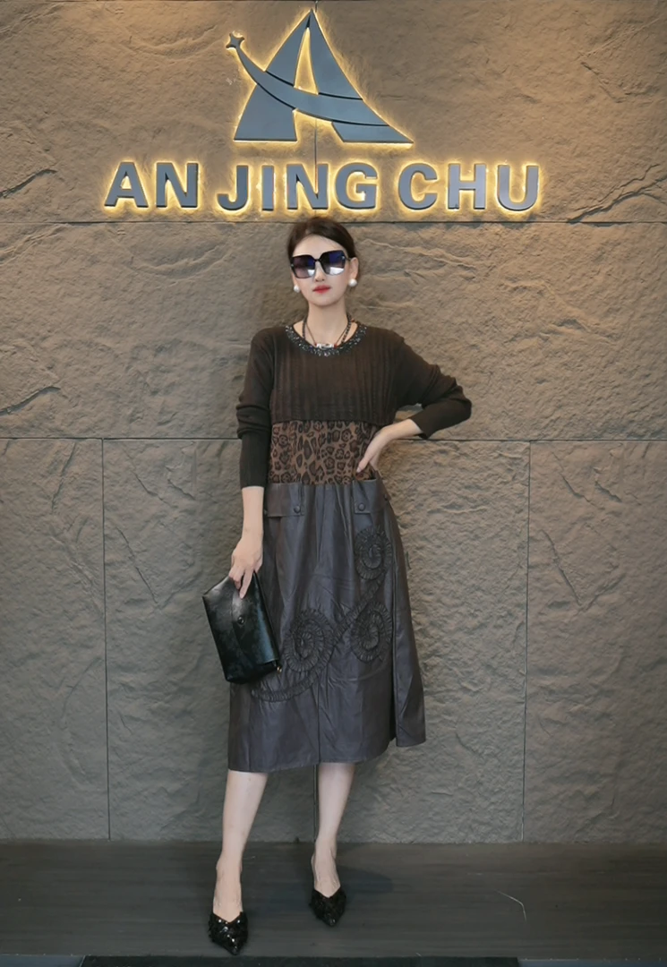 311  AN JING  CHU秋冬时尚圆领豹纹针织大码长袖宽松拼接连衣裙