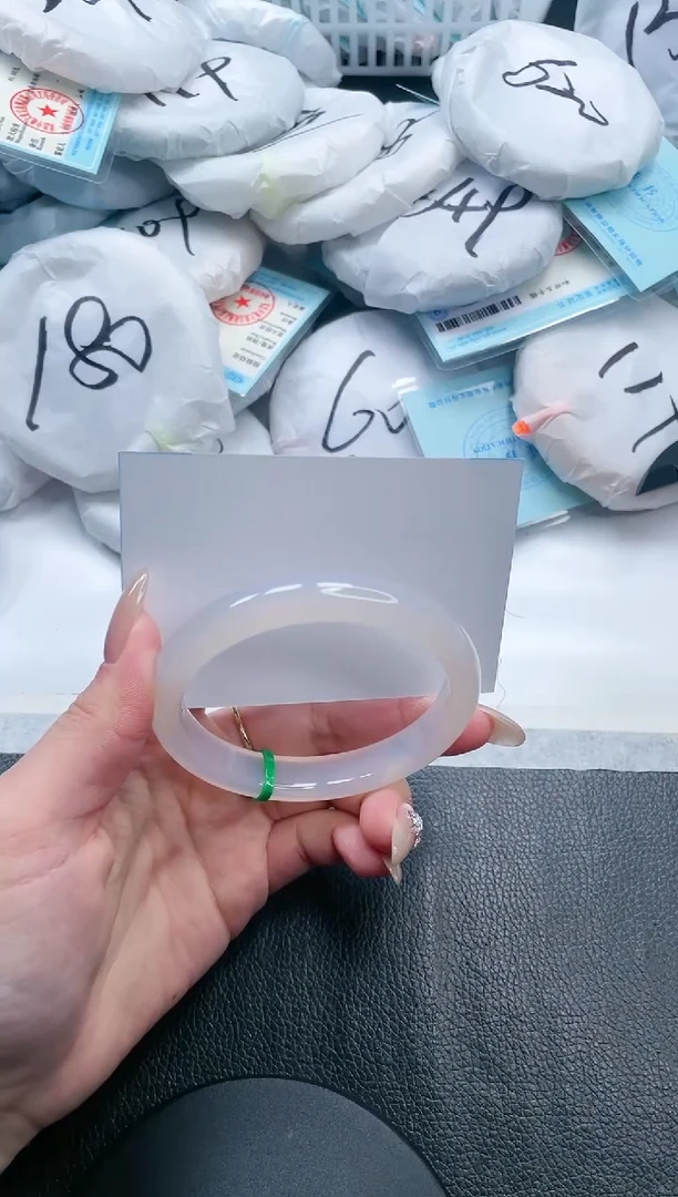 【闪购商品】石英质玉手镯未镶嵌21V222-60