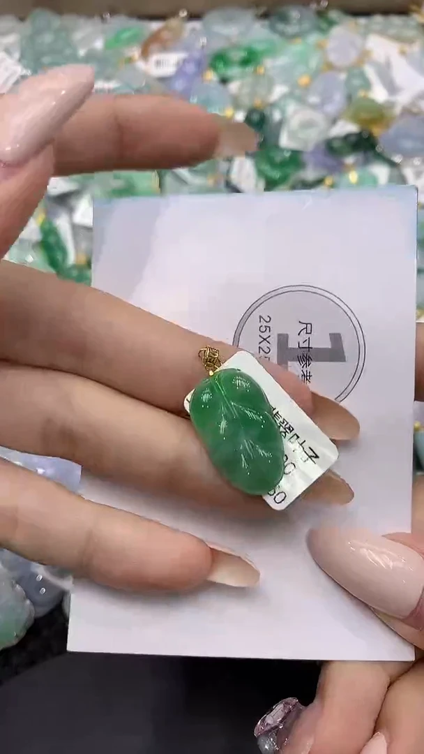 颈饰18K金镶嵌翡翠111111111111