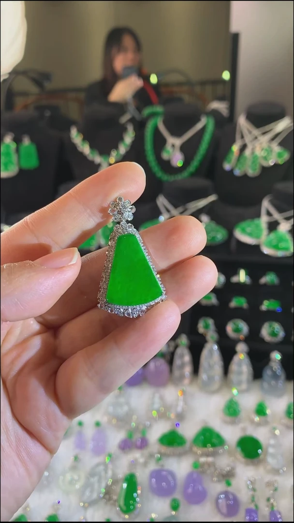 吊坠(不含链)18K金镶嵌翡翠吊坠