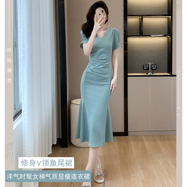 浅蓝色时尚连衣裙2025夏季新款高级感V领泡泡袖显瘦鱼尾裙3613