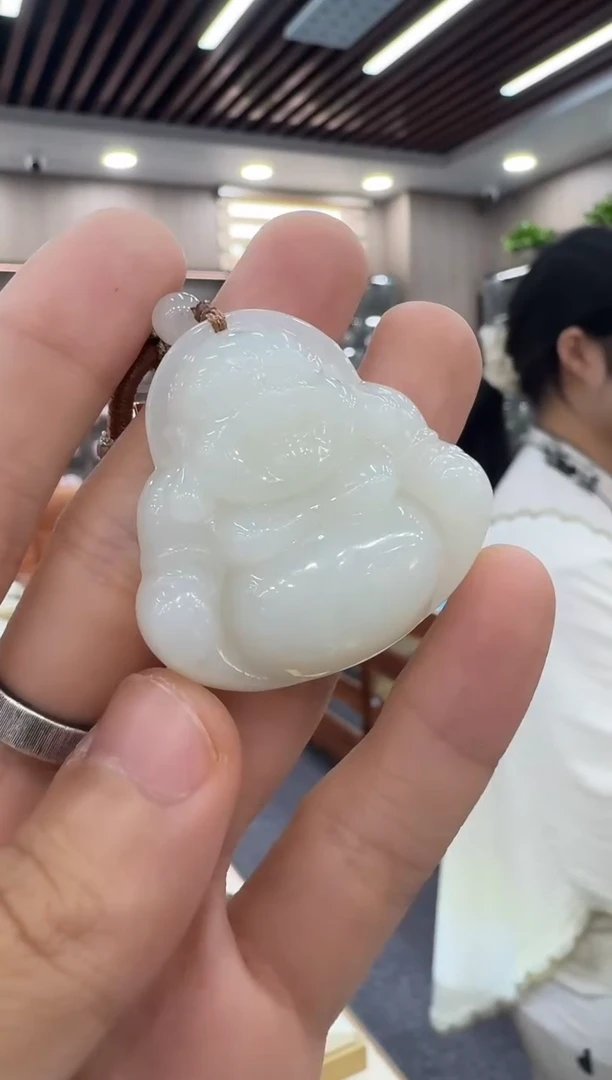 颈饰未镶嵌和田玉孤品 约40mm佛公吊坠/配绳