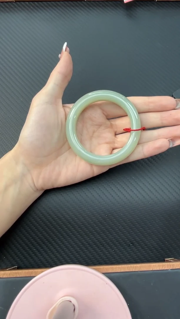 【闪购商品】和田玉手镯未镶嵌且末微色差近矿51手镯