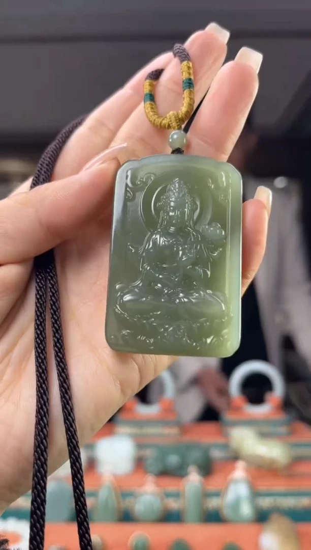 颈饰未镶嵌和田玉佩佩