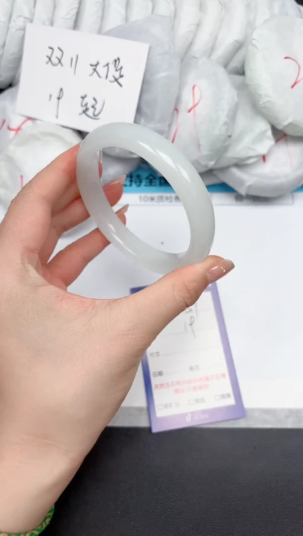 未镶嵌手镯石英质玉37/6162