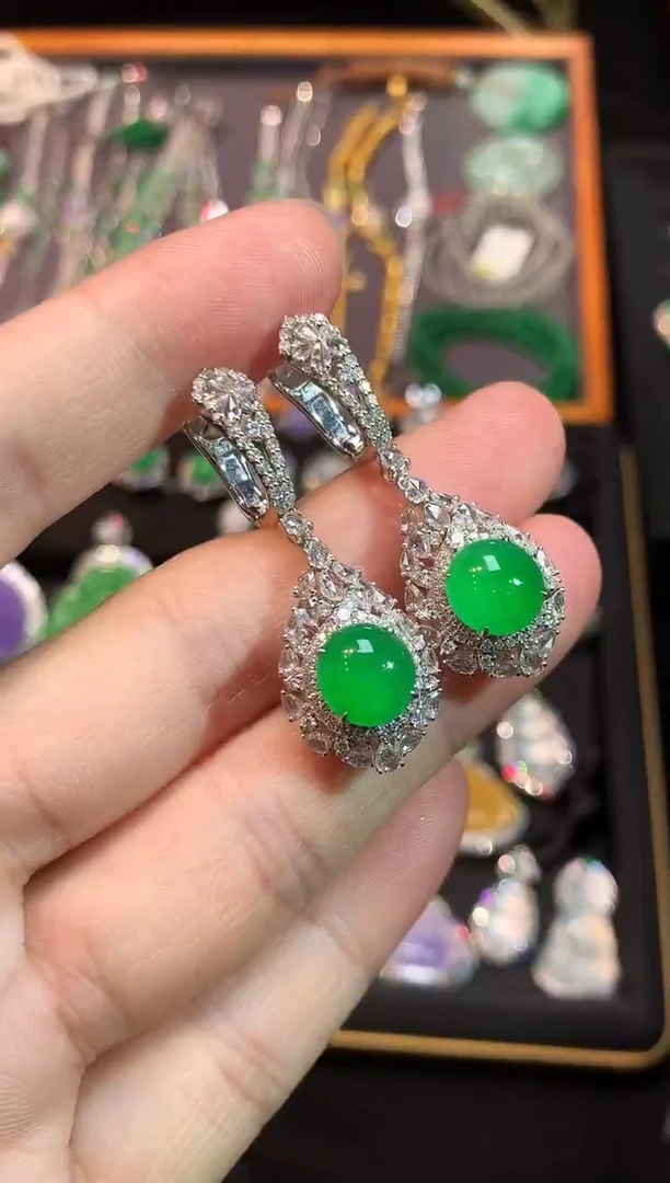 18K金镶嵌翡翠耳饰高冰正阳满绿蛋面耳坠