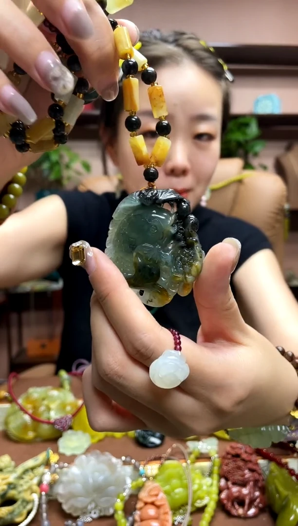 未镶嵌岫玉吊坠·