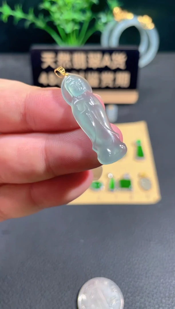 翡翠18K金镶嵌颈饰翡翠