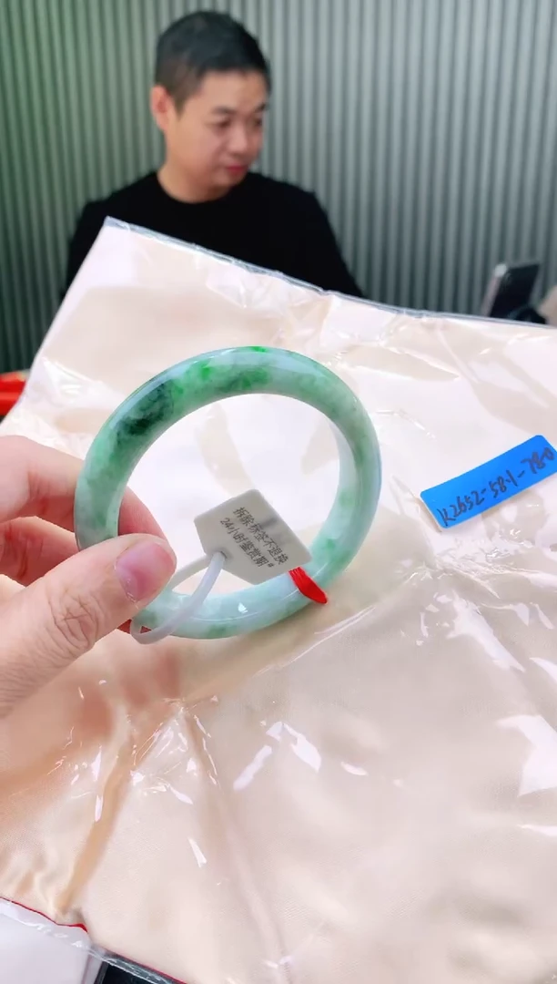 未镶嵌手镯翡翠58